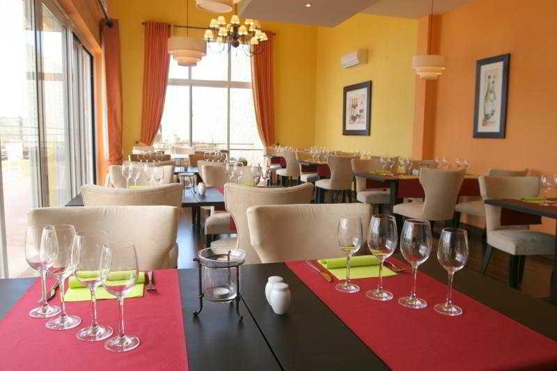 Quinta Da Encosta Velha - Santo Antonio, Villas, Golf & Spa บูเดนส์ ร้านอาหาร รูปภาพ